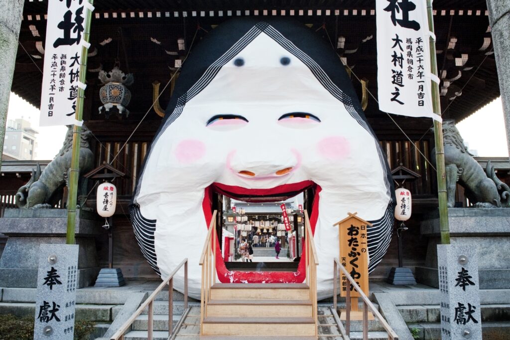 日本一巨大な"お多福面"が櫛田神社に登場！