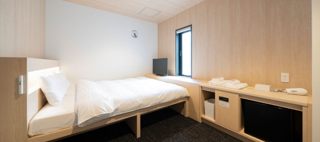 universal-queen-bed-01-min