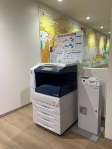 その⑤PCコーナーやコピー・プリンター機もあります（コピー、印刷は有料）