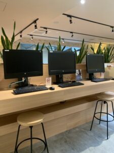 その⑤PCコーナーやコピー・プリンター機もあります（コピー、印刷は有料）