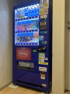 その⑥自動販売機や喫煙所もあります（飲食のお持ち込みも可能）
