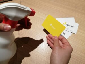 ルームキーや筆記用具などの頻繁な清拭消毒